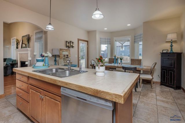 6815 MEDINAH CT, Rapid City, SD 57702