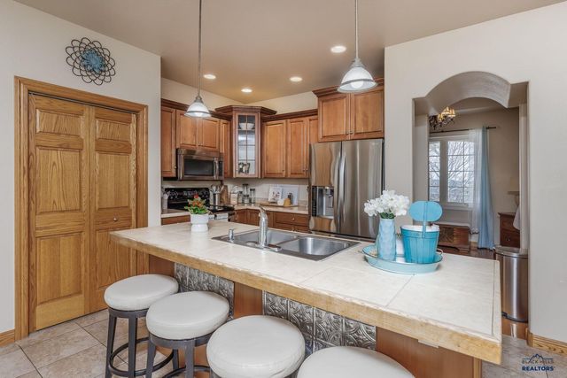 6815 MEDINAH CT, Rapid City, SD 57702