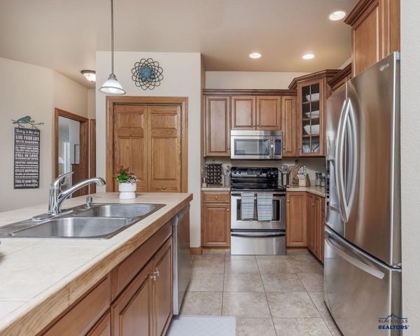 6815 MEDINAH CT, Rapid City, SD 57702