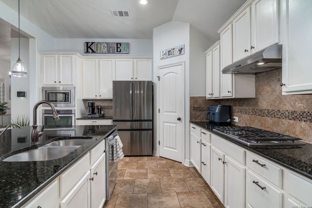 11331 Massive, Helotes, TX 78023