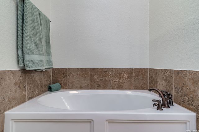 11331 Massive, Helotes, TX 78023