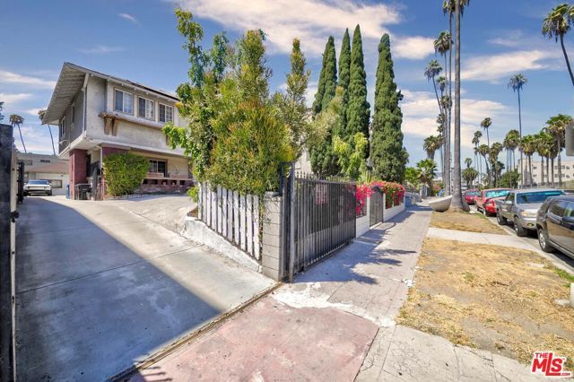 977 Arapahoe Street, Los Angeles, CA 90006