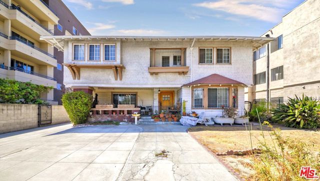 977 Arapahoe Street, Los Angeles, CA 90006