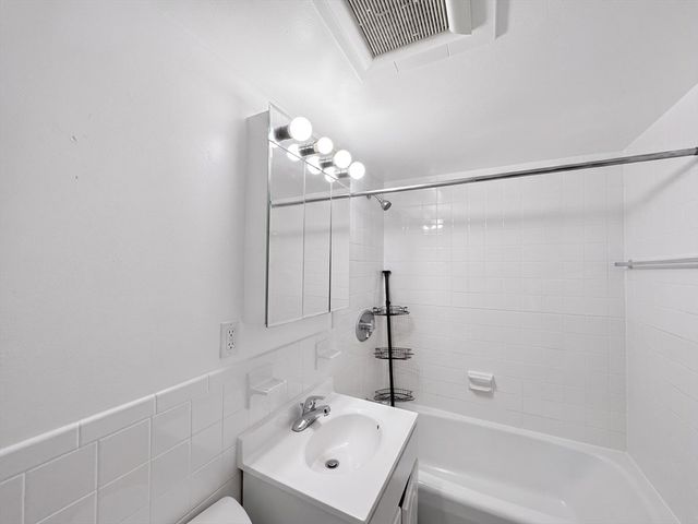 1025 Hancock St 8C, Quincy, MA 02169