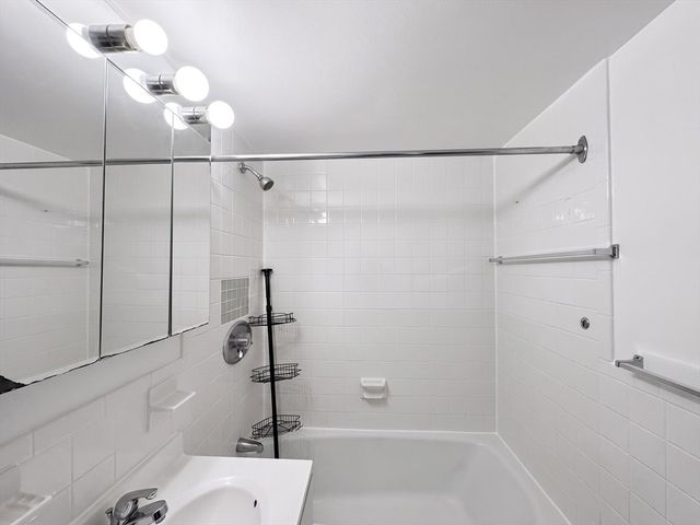 1025 Hancock St 8C, Quincy, MA 02169