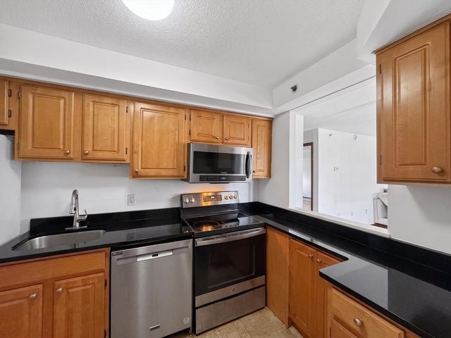 1025 Hancock St 8C, Quincy, MA 02169