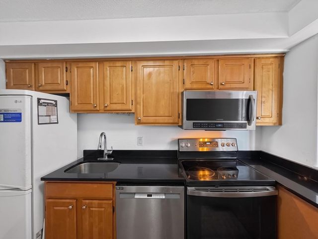 1025 Hancock St 8C, Quincy, MA 02169