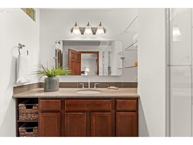 5329 Sw Charleton Ct, Lake Oswego, OR 97035