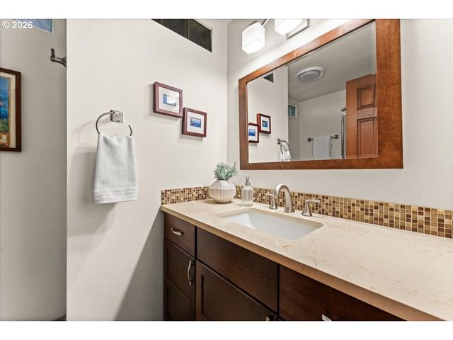 5329 Sw Charleton Ct, Lake Oswego, OR 97035