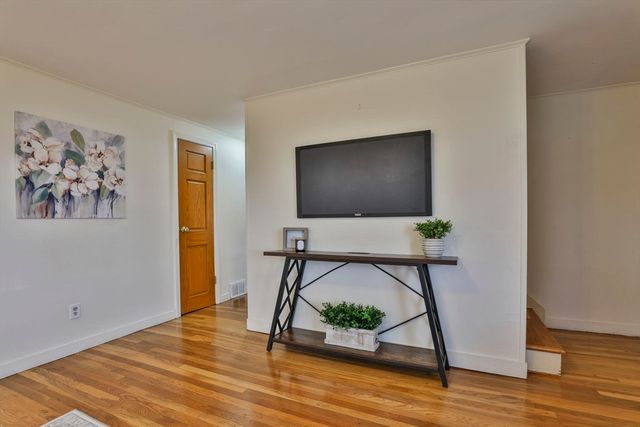 31 Mills Ave, Revere, MA 02151