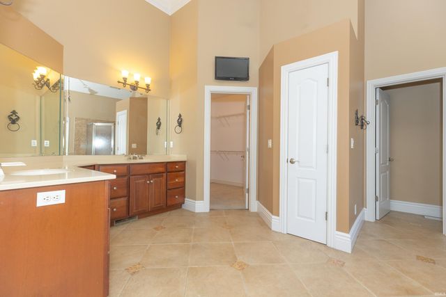 6444 Pebble Pointe Court, Newburgh, IN 47630