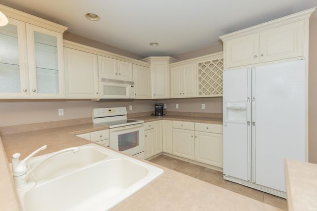 6444 Pebble Pointe Court, Newburgh, IN 47630