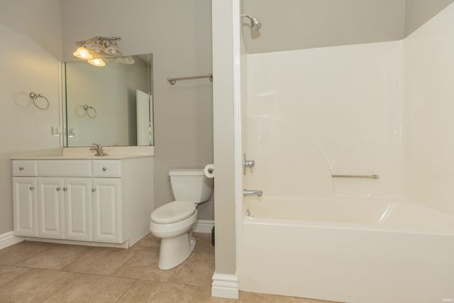 6444 Pebble Pointe Court, Newburgh, IN 47630