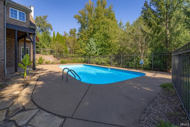 6444 Pebble Pointe Court, Newburgh, IN 47630