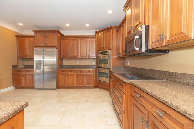 6444 Pebble Pointe Court, Newburgh, IN 47630