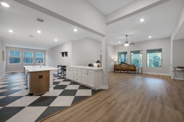 161 Windmill Road, Huntsville, TX 77340