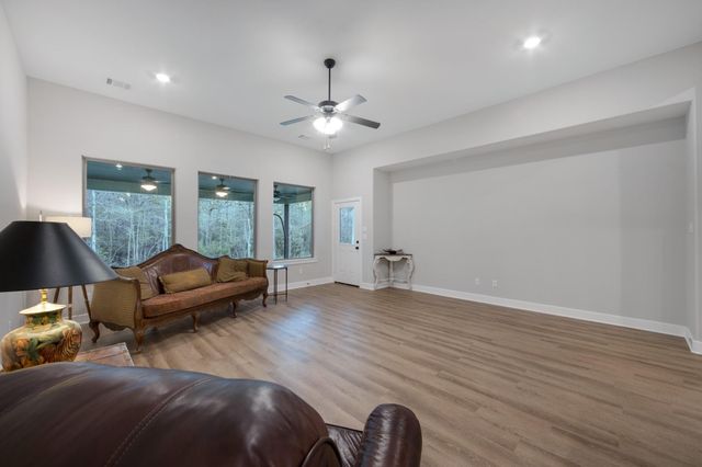 161 Windmill Road, Huntsville, TX 77340