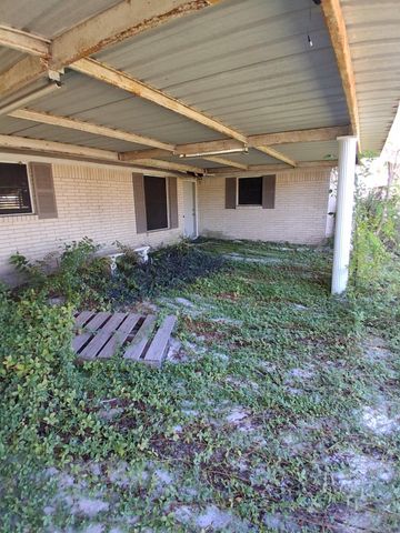 322 W Elizabeth Street, Trinity, TX 75862