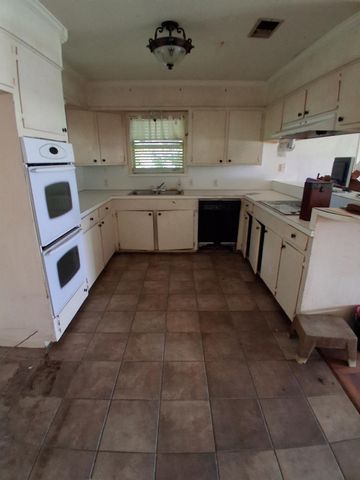 322 W Elizabeth Street, Trinity, TX 75862