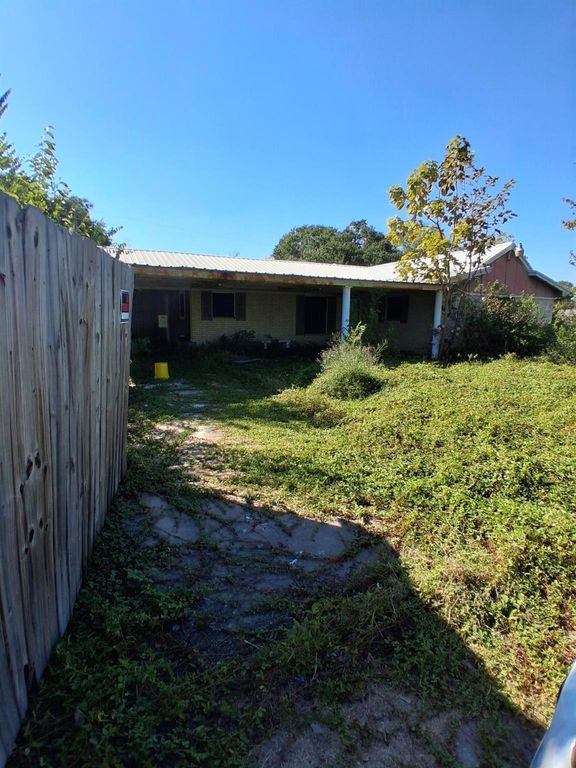 322 W Elizabeth Street, Trinity, TX 75862