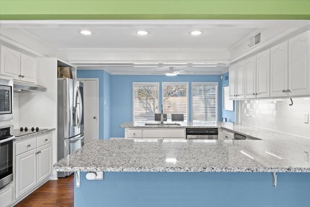 2220 HICKORY CREST DR, Memphis, TN 38119