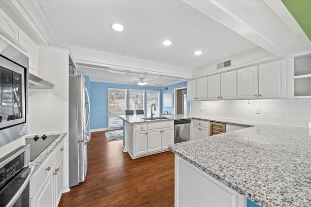 2220 HICKORY CREST DR, Memphis, TN 38119