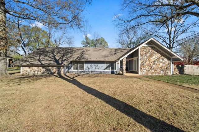 2220 HICKORY CREST DR, Memphis, TN 38119