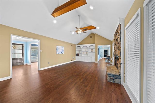 2220 HICKORY CREST DR, Memphis, TN 38119