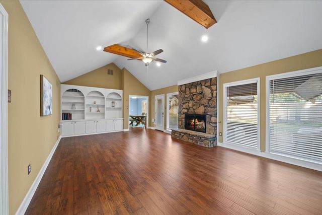 2220 HICKORY CREST DR, Memphis, TN 38119