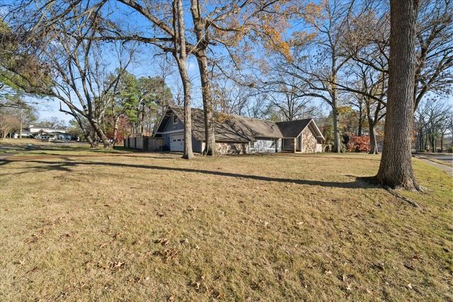 2220 HICKORY CREST DR, Memphis, TN 38119