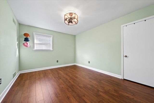 2220 HICKORY CREST DR, Memphis, TN 38119