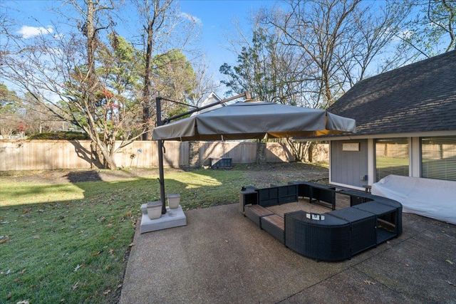 2220 HICKORY CREST DR, Memphis, TN 38119