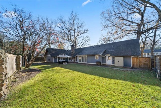 2220 HICKORY CREST DR, Memphis, TN 38119