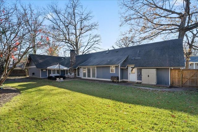 2220 HICKORY CREST DR, Memphis, TN 38119