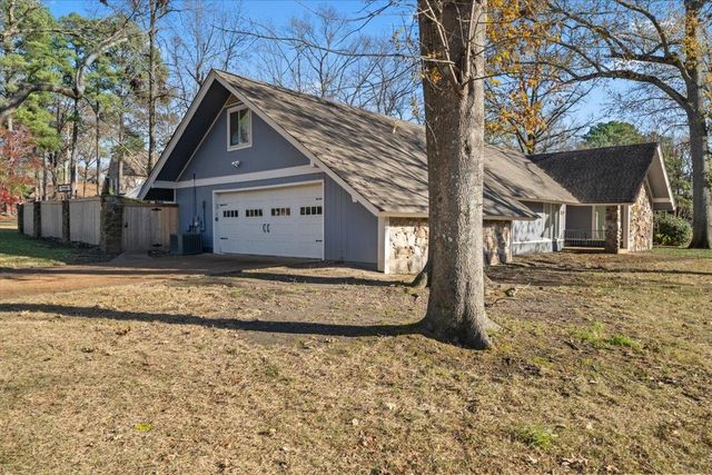 2220 HICKORY CREST DR, Memphis, TN 38119