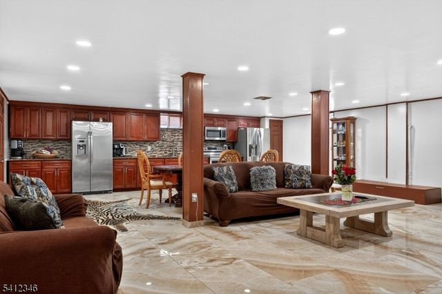 6 E 2Nd St, Woodbridge Twp., NJ 07064