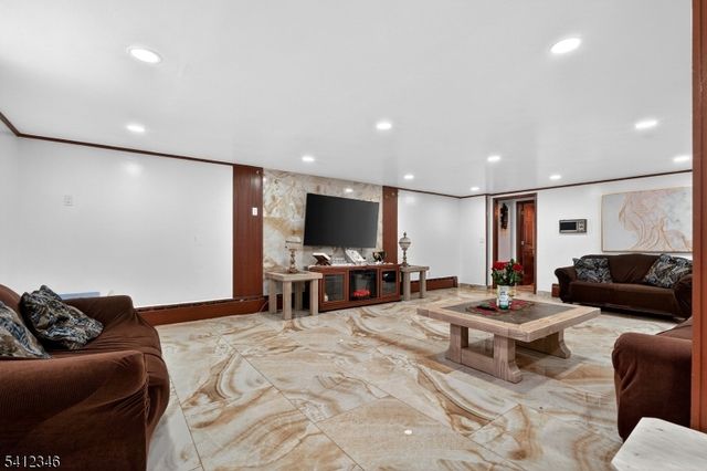 6 E 2Nd St, Woodbridge Twp., NJ 07064