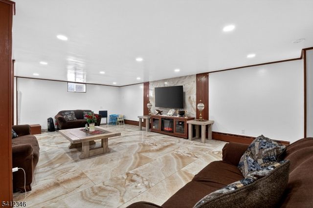 6 E 2Nd St, Woodbridge Twp., NJ 07064