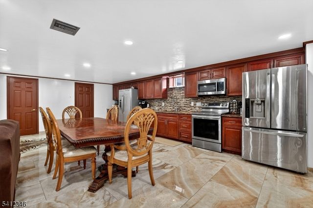 6 E 2Nd St, Woodbridge Twp., NJ 07064