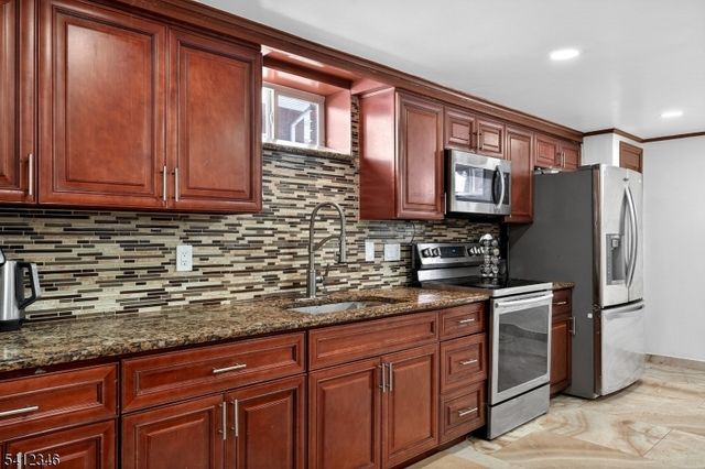 6 E 2Nd St, Woodbridge Twp., NJ 07064