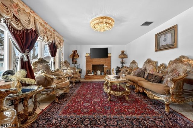 6 E 2Nd St, Woodbridge Twp., NJ 07064