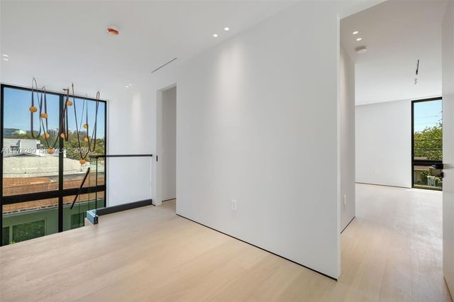 3457 Oak Ave, Miami, FL 33133