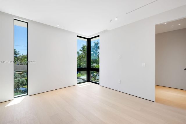 3457 Oak Ave, Miami, FL 33133