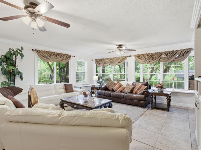 2801 Oak Cliff Lane, Arlington, TX 76012