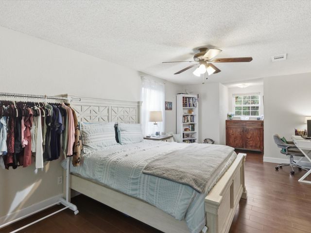 2801 Oak Cliff Lane, Arlington, TX 76012