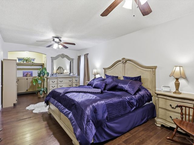 2801 Oak Cliff Lane, Arlington, TX 76012