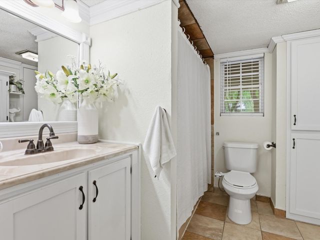 2801 Oak Cliff Lane, Arlington, TX 76012