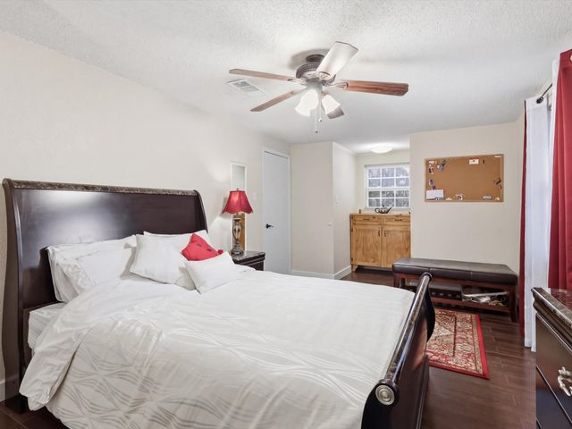 2801 Oak Cliff Lane, Arlington, TX 76012