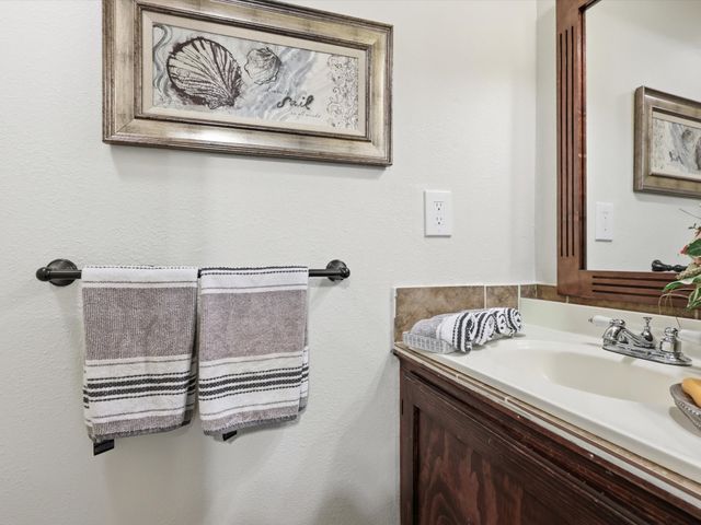 2801 Oak Cliff Lane, Arlington, TX 76012