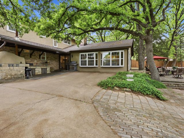 2801 Oak Cliff Lane, Arlington, TX 76012